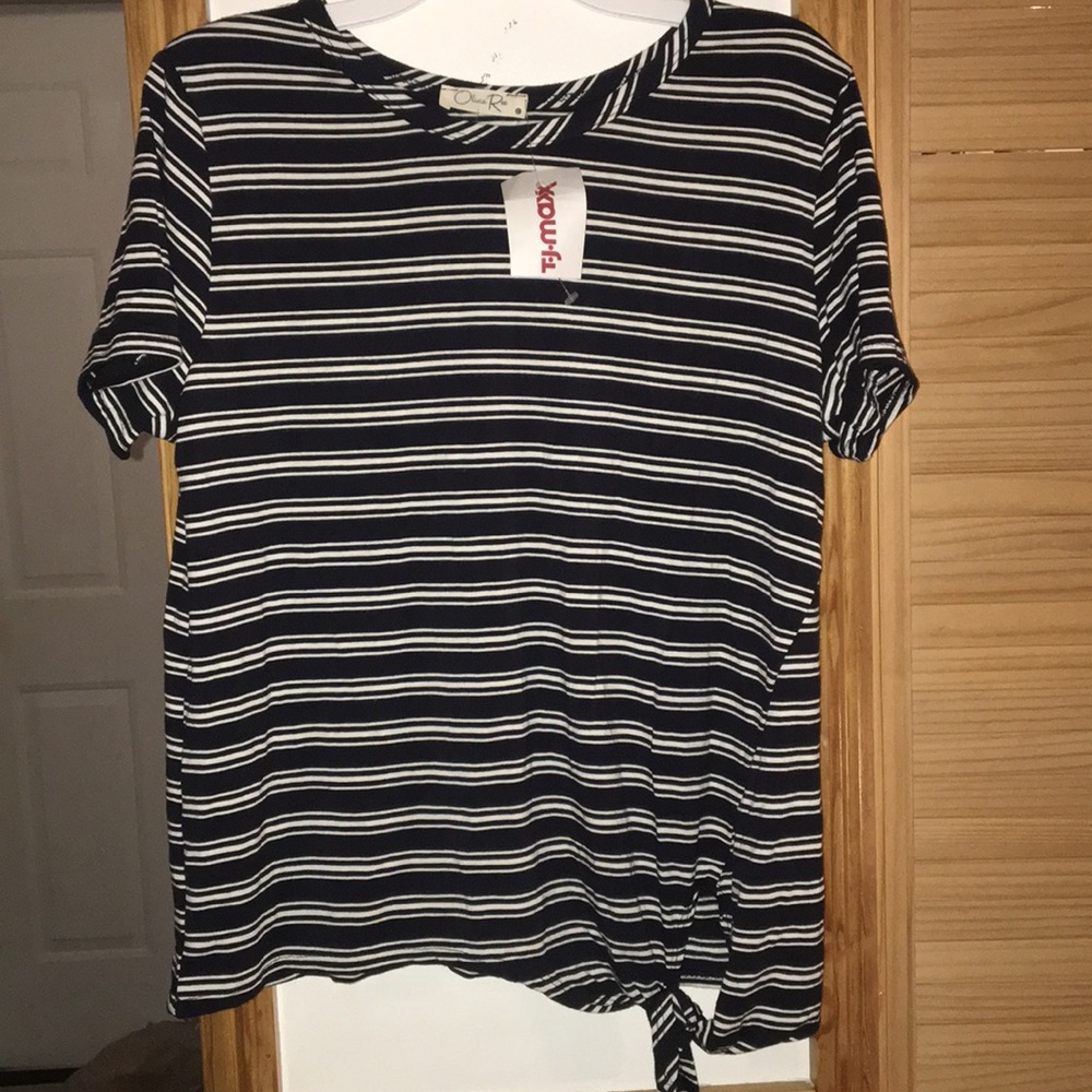 Short sleeve striped shirt